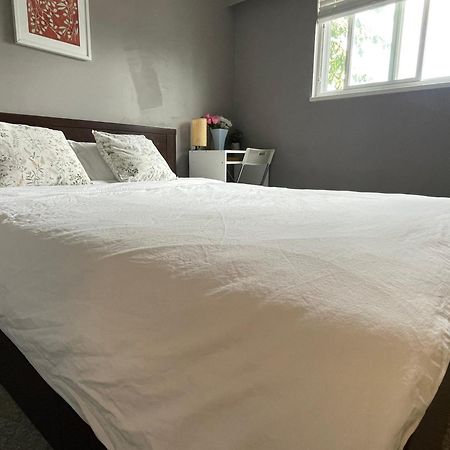 Private Room With Queen Bed In Richmond 202 Bagian luar foto