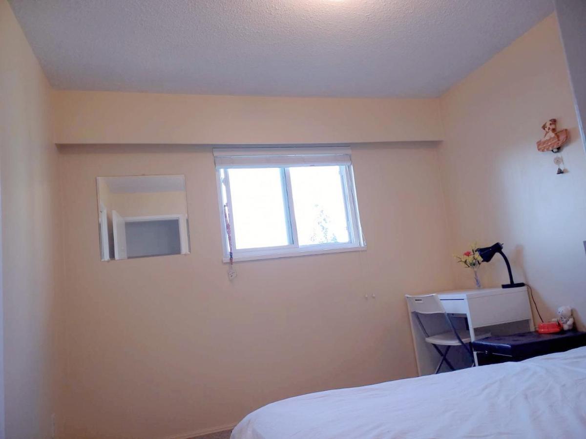 Private Room With Queen Bed In Richmond 202 Bagian luar foto