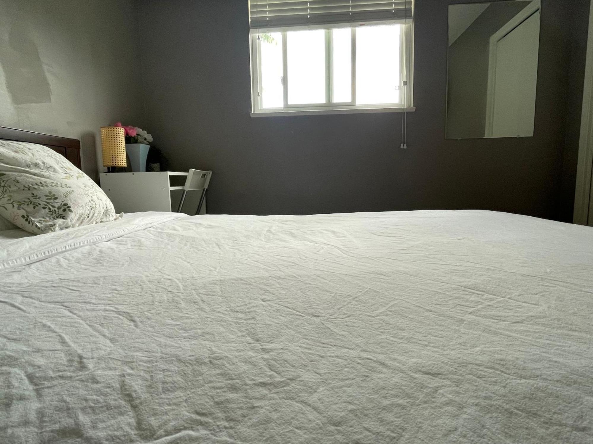 Private Room With Queen Bed In Richmond 202 Bagian luar foto