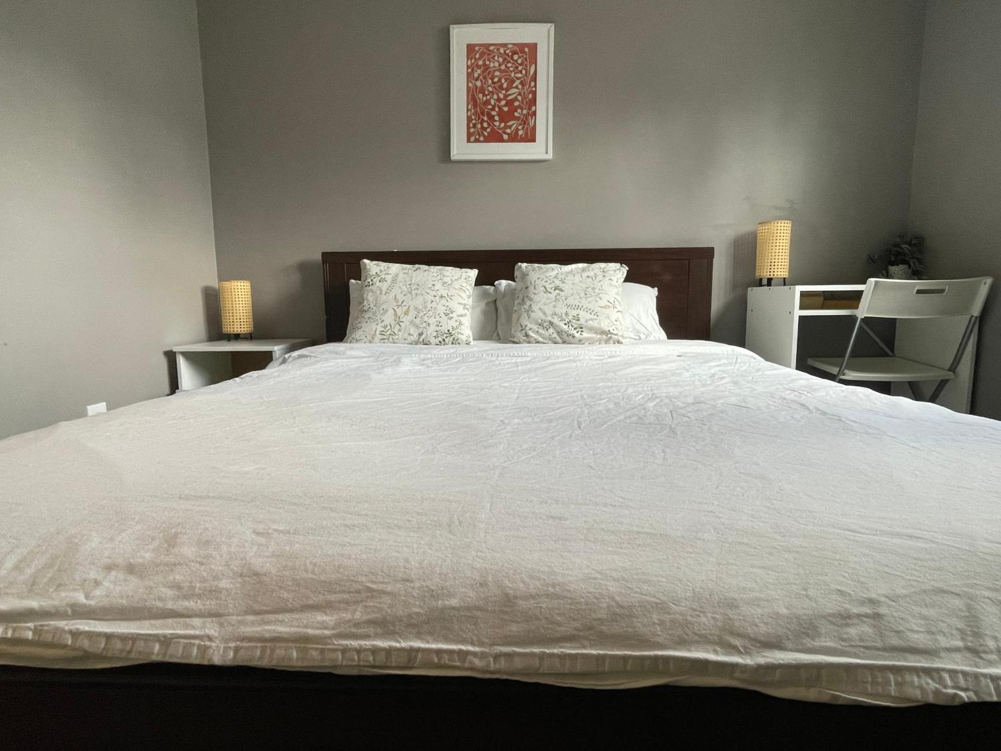 Private Room With Queen Bed In Richmond 202 Bagian luar foto